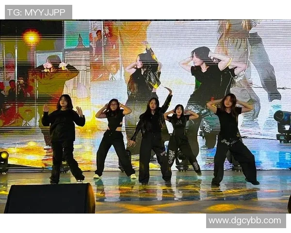 南京街舞队在世界街舞大赛中的灵活性表现引发热议与赞赏 南京街舞队在世界街舞大赛中的灵活性表现引发热议与赞赏